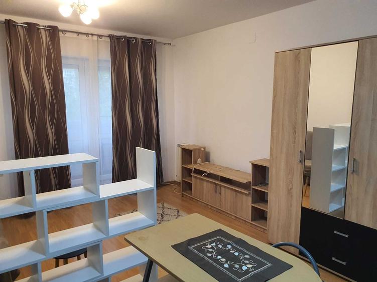 Apartament cu 2 camere decomandat în Exterior Vest