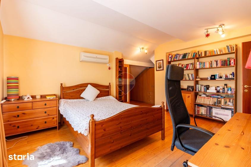 Casă cu 6 camere cu Teren 850 Mp în Corbeanca