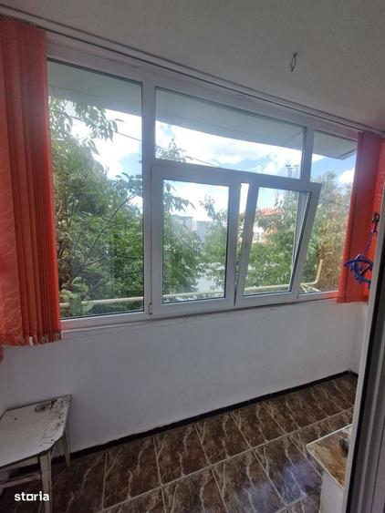 Apartament cu 2 camere semidecomandat în Craiovei