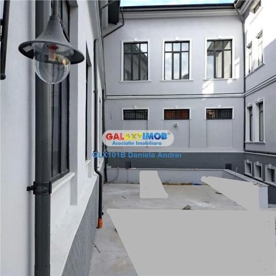 Casă individuală cu 40 camere cu Teren 885 Mp în Calea Victoriei