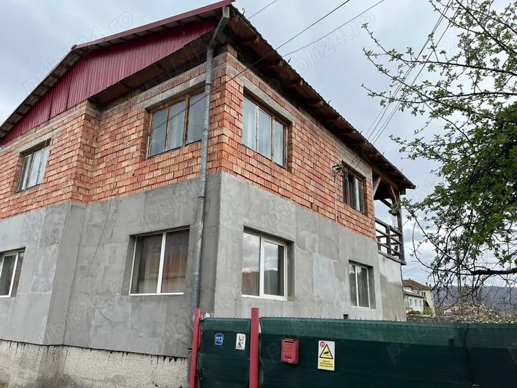 Casă cu 5 camere cu Teren 300 Mp în Bratca