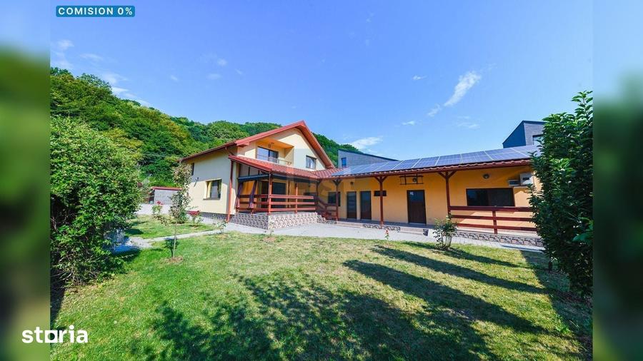 Casă cu 7 camere cu Teren 700 Mp în Florești