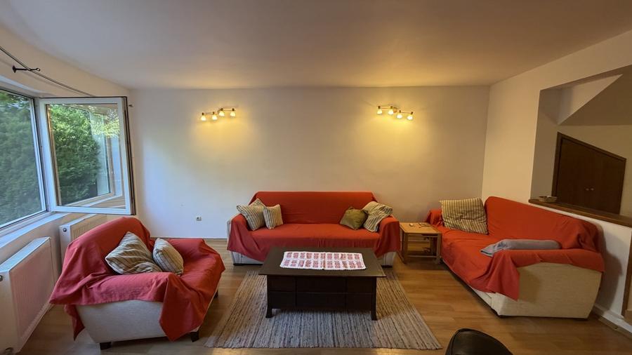 Duplex cu 5 camere cu Canalizare în Roșu