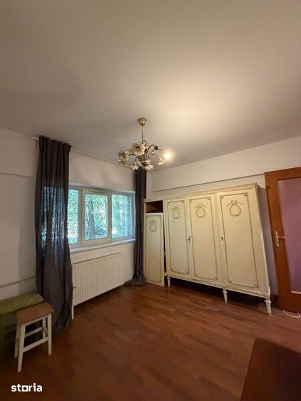 Apartament cu 3 camere decomandat în Tei
