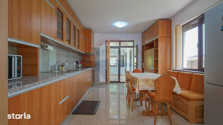 Casă cu 6 camere cu Teren 530 Mp în Dârste