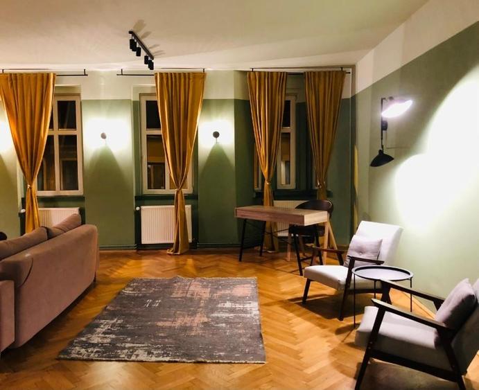 Apartament cu 3 camere decomandat, mobilat în Ultracentral