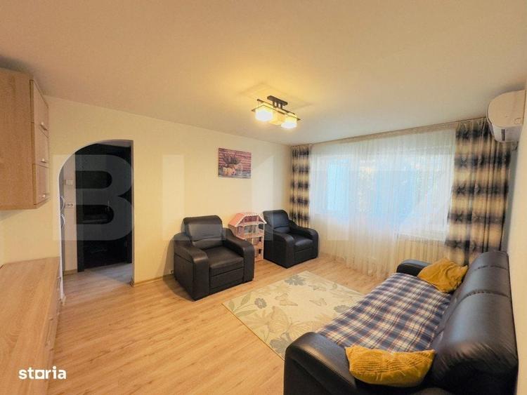 Apartament cu 3 camere semidecomandat în Craiovița Nouă