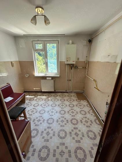 Apartament cu 4 camere decomandat în Bicaz