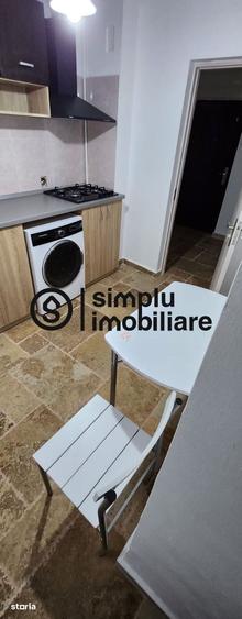 Apartament cu 3 camere semidecomandat în 1 Mai