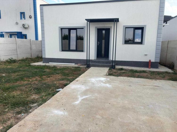 Casă cu 4 camere în Cârcea