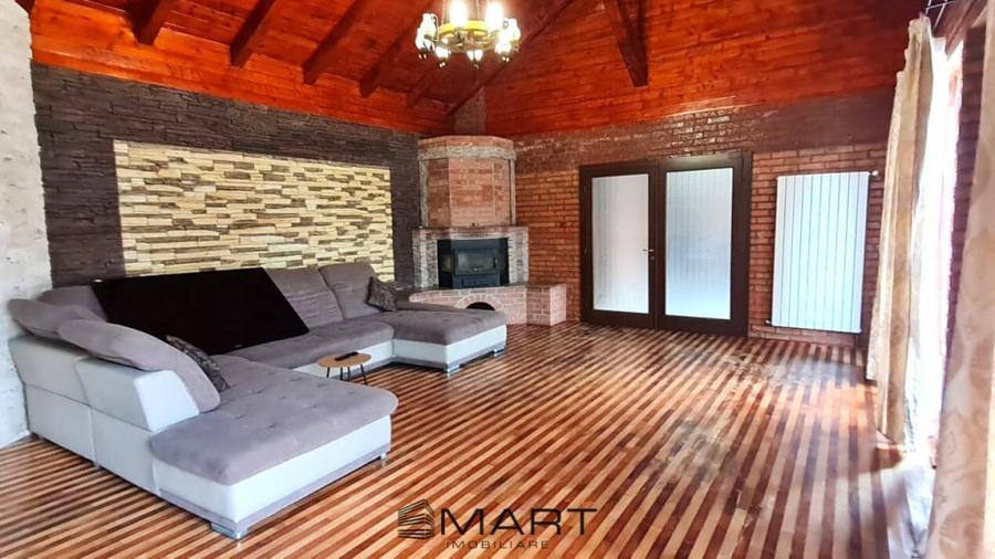 Casă cu 7 camere cu Teren 2550 Mp în Central