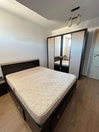 Apartament cu 3 camere semidecomandat, mobilat în Păcii