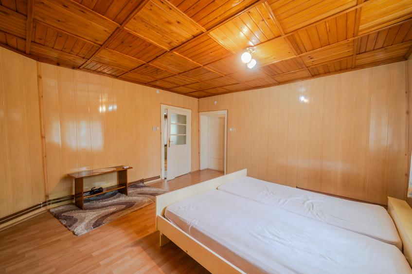 Casă individuală cu 4 camere cu Canalizare în Central