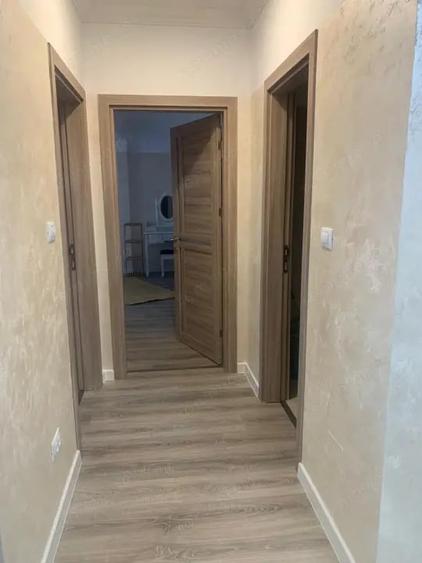 Apartament cu 3 camere decomandat, mobilat în Calea București