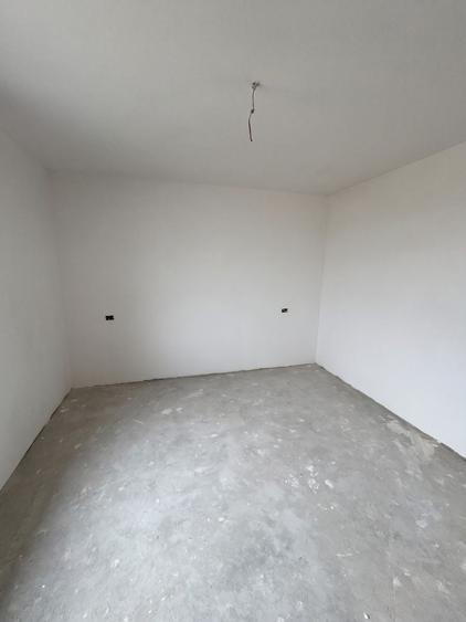 Duplex cu 4 camere cu Canalizare în Moșnița Nouă