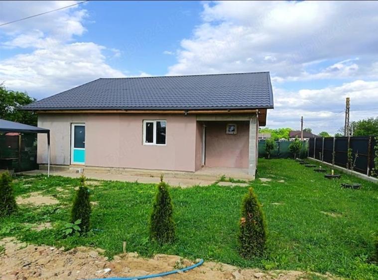 Casă individuală cu 3 camere cu Canalizare în Chiscani