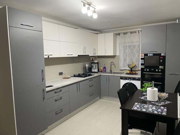 Apartament cu 3 camere decomandat în Mărăști