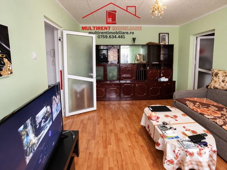 Apartament cu 3 camere semidecomandat în Vest