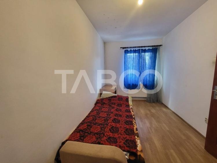 Apartament cu 4 camere semidecomandat, mobilat în Mihai Viteazul