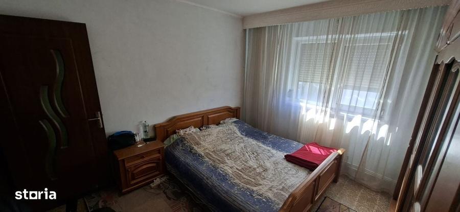 Apartament cu 3 camere decomandat în Est