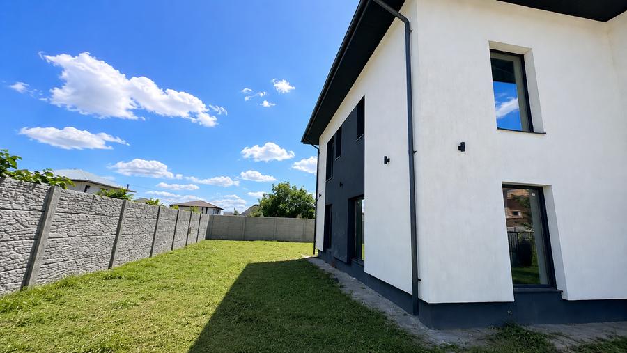Casă individuală cu 4 camere cu Teren 250 Mp în Tunari