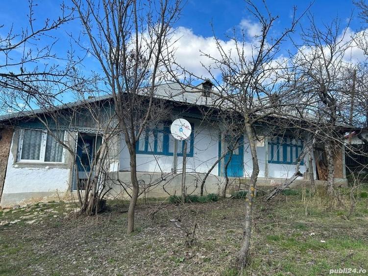 Vand casa batraneasca in comuna Suceveni,Jud Gl - 2