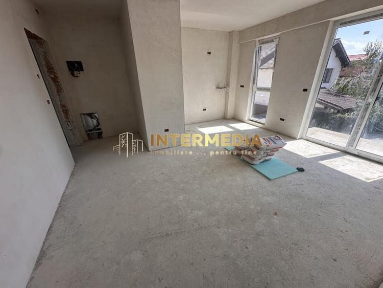 Apartament cu 3 camere decomandat în Cetate