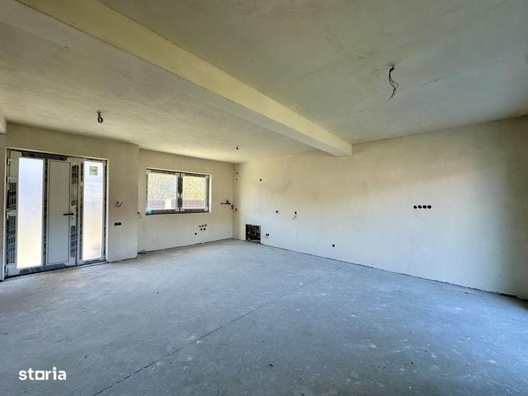 Casă cu 4 camere cu Teren 400 Mp în Luna