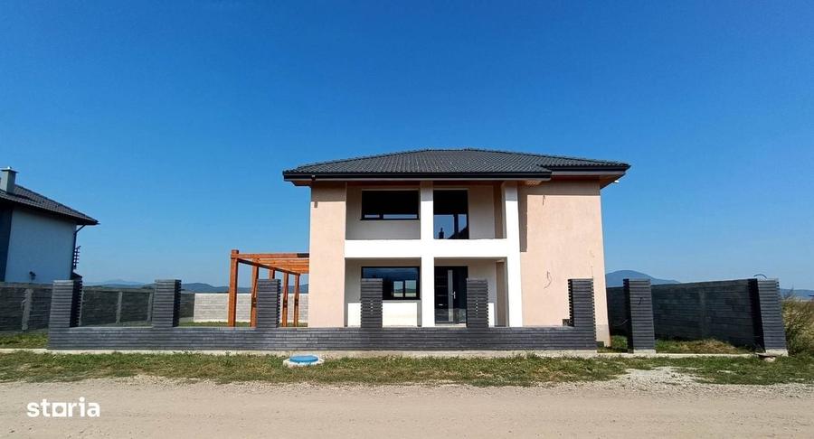 Casă cu 3 camere în Cristian