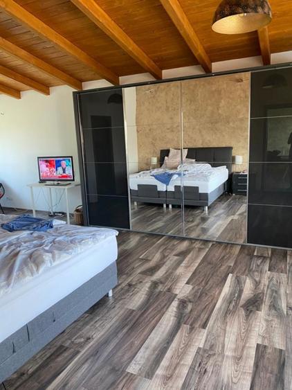 Casă individuală cu 14 camere cu Canalizare în Zorilor