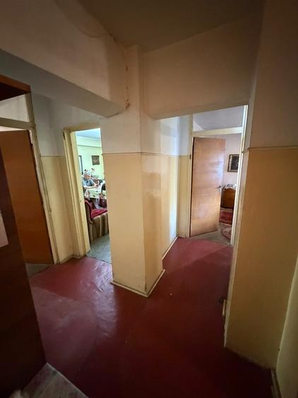Apartament cu 3 camere decomandat în Tineretului