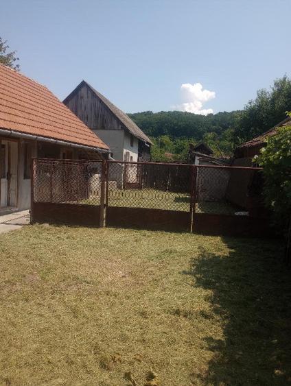 Casă individuală cu 3 camere cu Teren 1500 Mp în Petelea