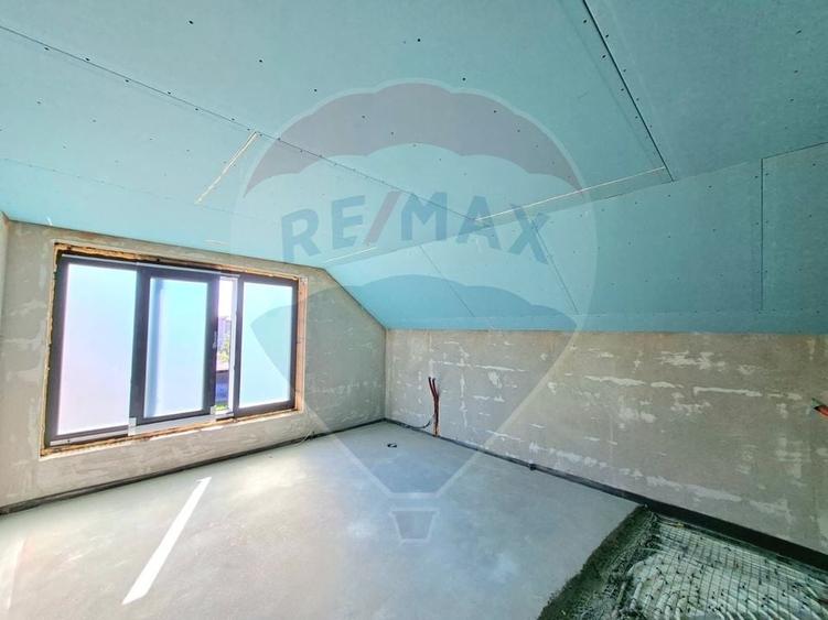 Casă individuală cu 4 camere cu Teren 517 Mp în Vladimirescu