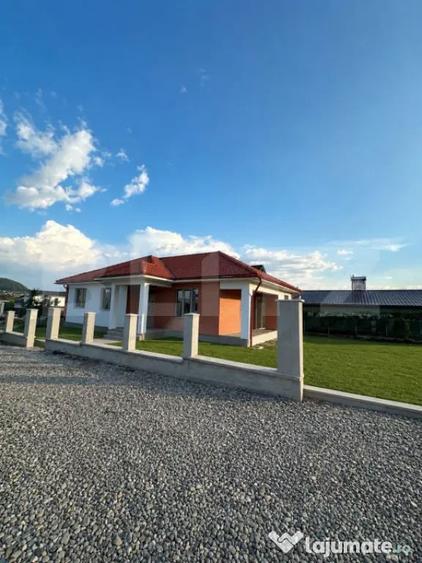 Casă cu 4 camere cu Teren 500 Mp în Central