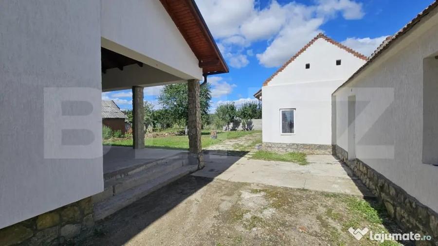 Casă cu 5 camere cu Teren 1000 Mp în Vetiș