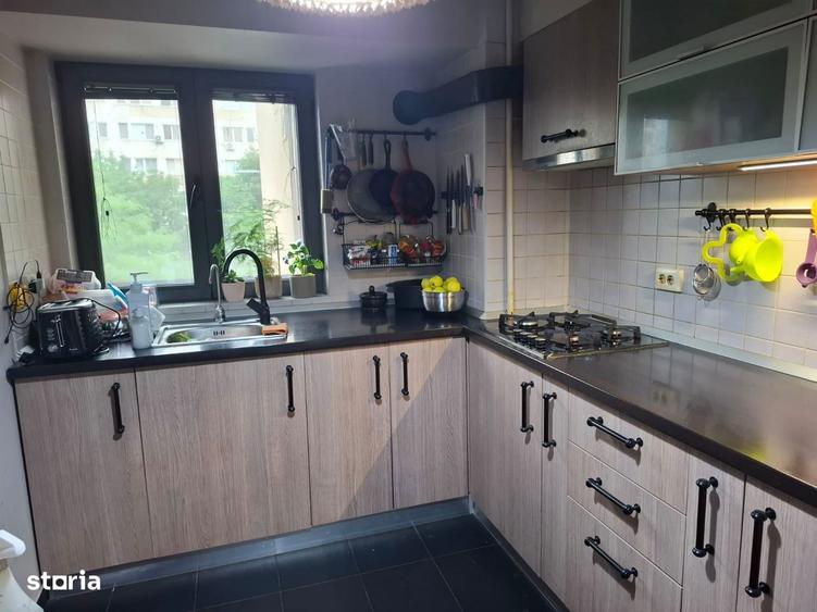 Apartament cu 3 camere în Berceni