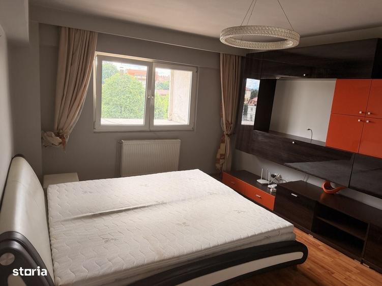 Apartament cu 3 camere în Tineretului