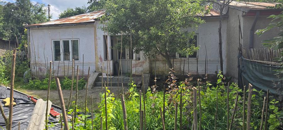 Casă individuală cu 3 camere cu Canalizare în Central
