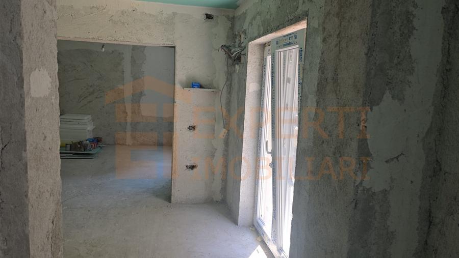 Casă individuală cu 5 camere cu Canalizare în Faleza Nord