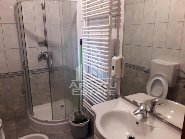 Casă individuală cu 8 camere cu Canalizare în Lugojului