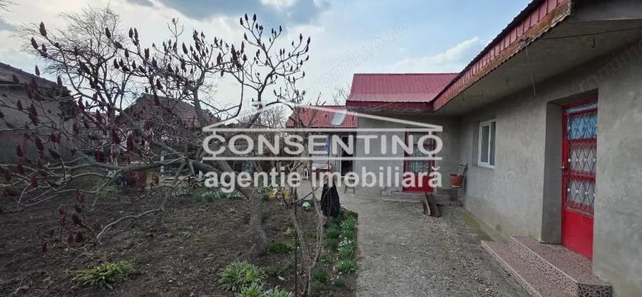 Casă cu 3 camere cu Teren 1439 Mp în Movila Banului