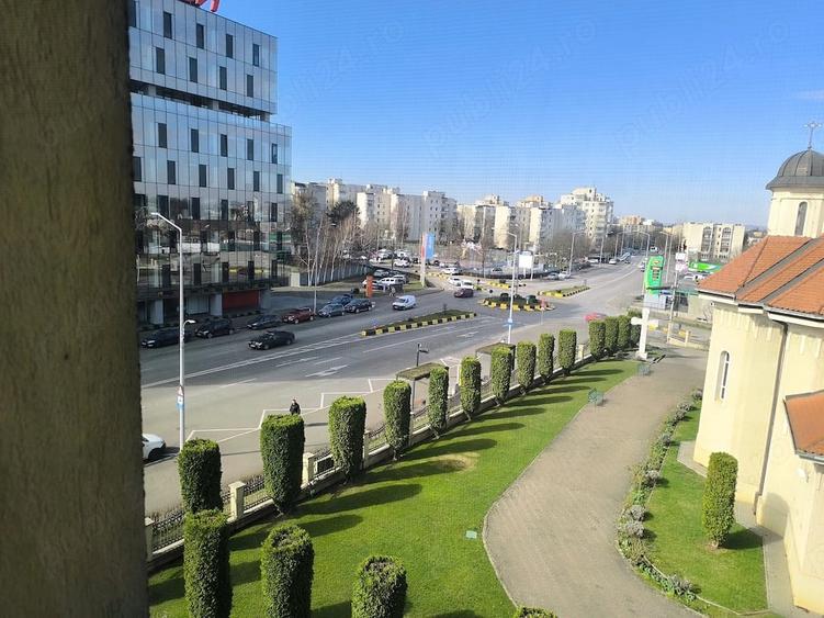 Apartament cu 3 camere decomandat în Tudor