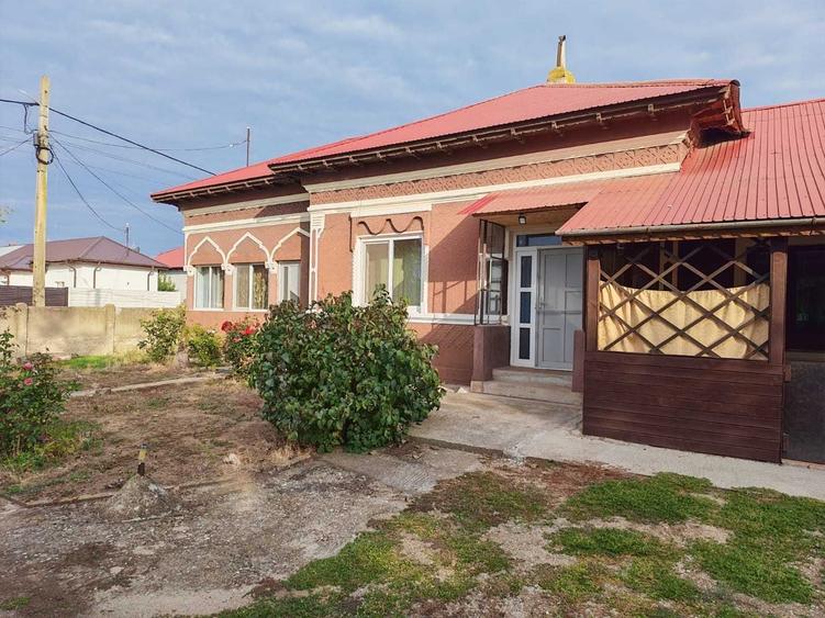 Casă cu 4 camere în Calomfirești