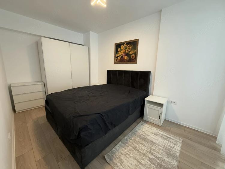 Apartament cu 2 camere decomandat în Tractorul