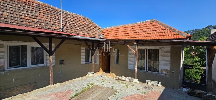 Casă individuală cu 2 camere cu Canalizare în Est