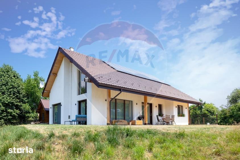 Casă cu 5 camere cu Teren 2481 Mp în Bran