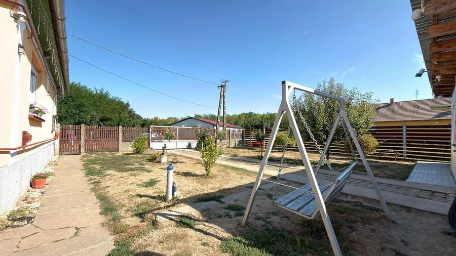 Casă individuală cu 4 camere cu Canalizare în Central