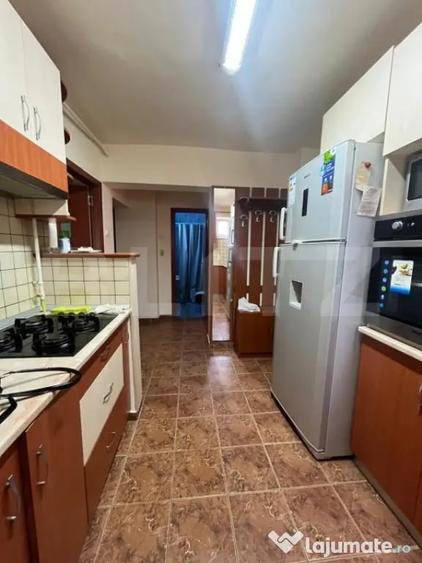 Apartament cu 3 camere semidecomandat, mobilat în Câmpia Turzii