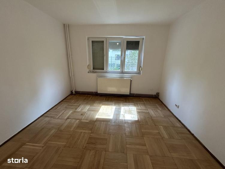 Apartament cu 3 camere în Romanilor