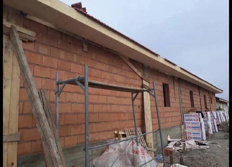 Casă cu Teren 2656 Mp în Cenei